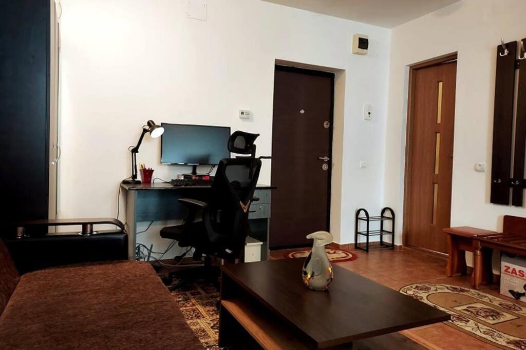 Spacious Flat, With Free Parking & Air Conditioning Floreşti Eksteriør bilde