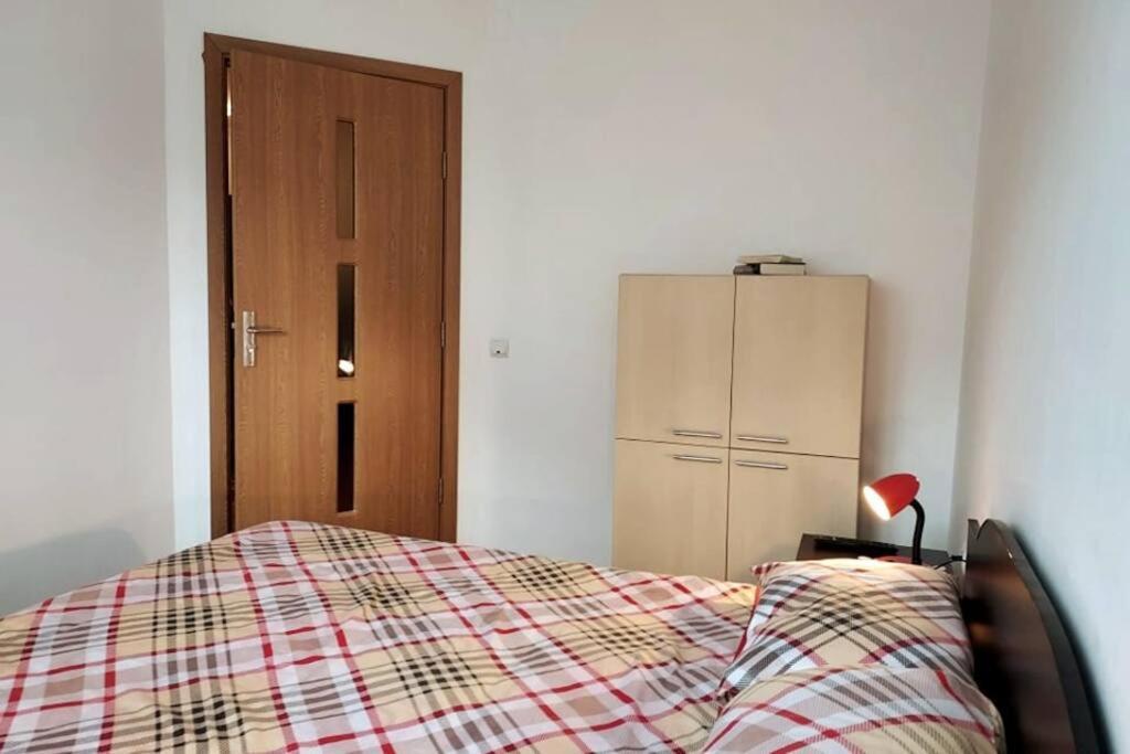 Spacious Flat, With Free Parking & Air Conditioning Floreşti Eksteriør bilde
